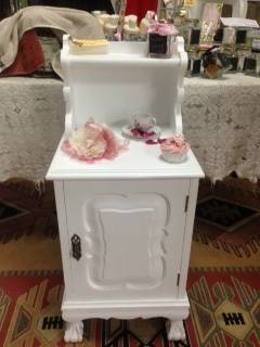 CLASSIC FRENCH WHITE PEDESTAL